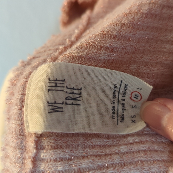WE THE FREE  LUREX/Shimmer BABY BELLA TEE Medium PINK - Picture 12 of 16